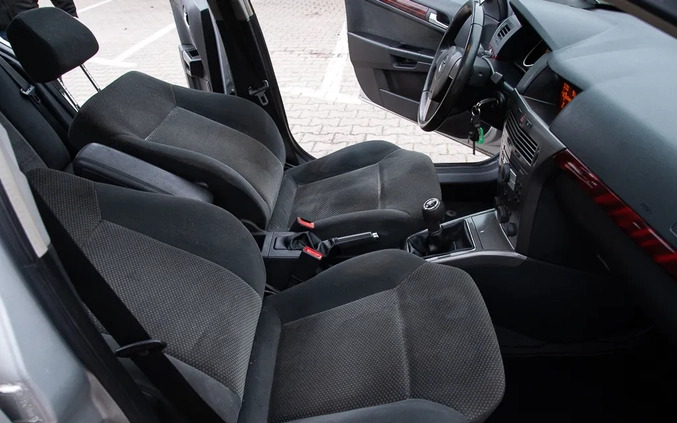 Opel Astra cena 12600 przebieg: 260000, rok produkcji 2005 z Złocieniec małe 497